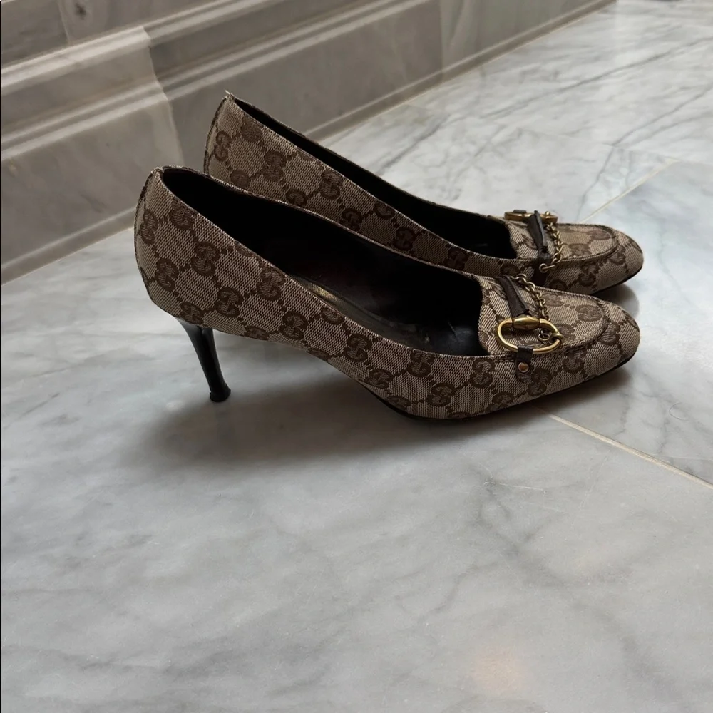 Gucci Beige Monogram Loafers with Gold Accent - Picture 3 of 7